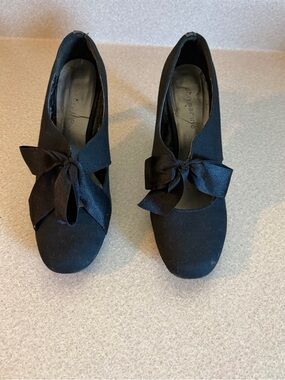 Source Unknown Black Bow Accent Women's Heels